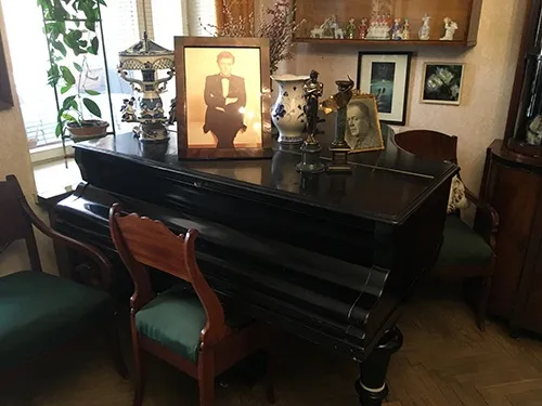 Музей-квартира Мироновых и Менакера