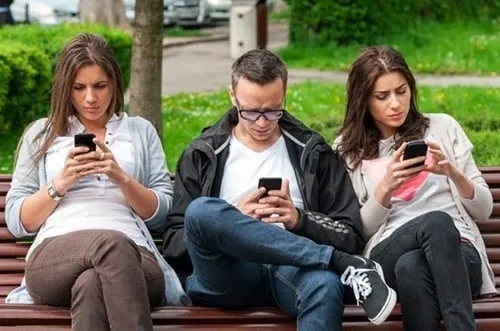 Смартфон нас полностью поглотил