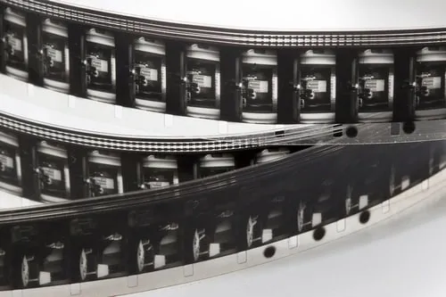 Фильмы отечественные и иностранные: Два мира кино