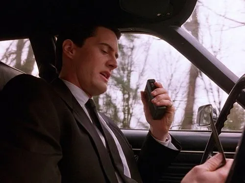 Таинственный гаджет - Появление Sharp Dial в первой серии «Твин Пикс»