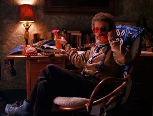 Доктор Джакобы берет трубку и слышит голос Лоры