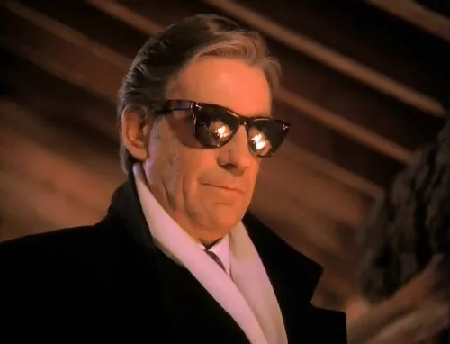 Эпизоды Твин Пикс: - Томас Экхарт